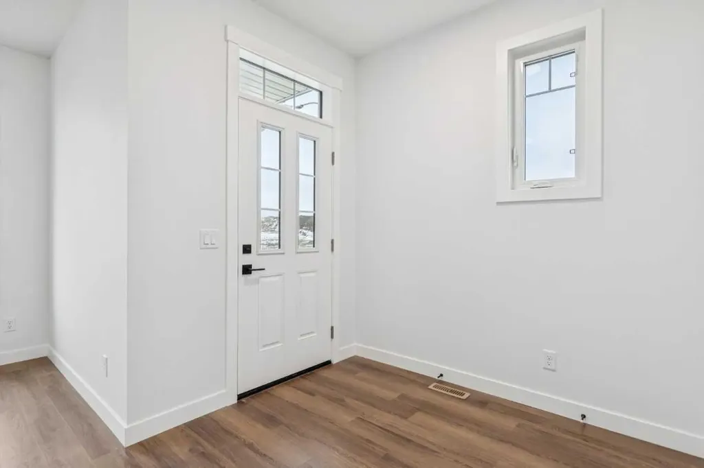 15477 45 Street SW Calgary AB T2Y1E2
