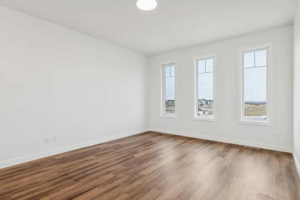 15477 45 Street SW Calgary AB T2Y1E2
