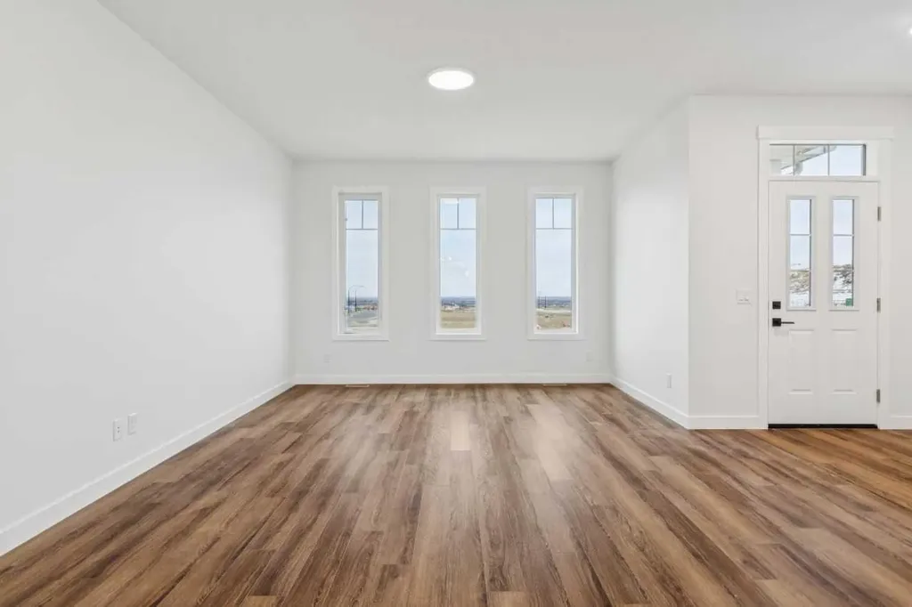 15477 45 Street SW Calgary AB T2Y1E2