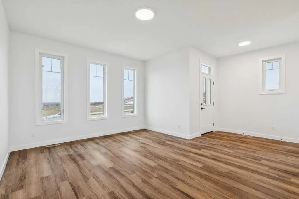 15477 45 Street SW Calgary AB T2Y1E2