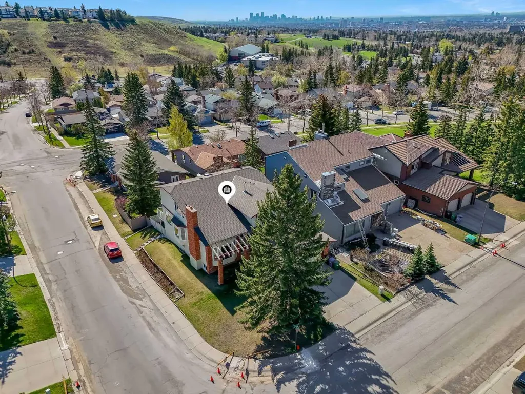 4 Edgehill Crescent NW Calgary AB T3A 2X6