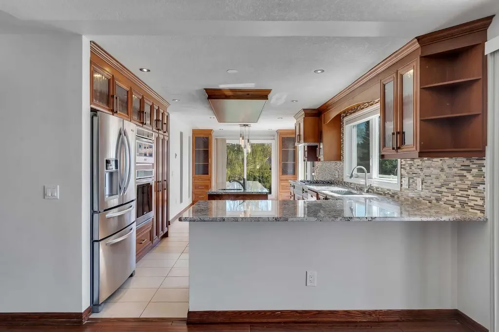 4 Edgehill Crescent NW Calgary AB T3A 2X6