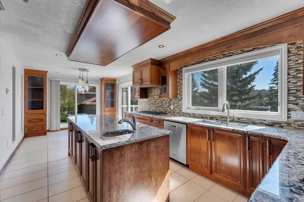 4 Edgehill Crescent NW Calgary AB T3A 2X6