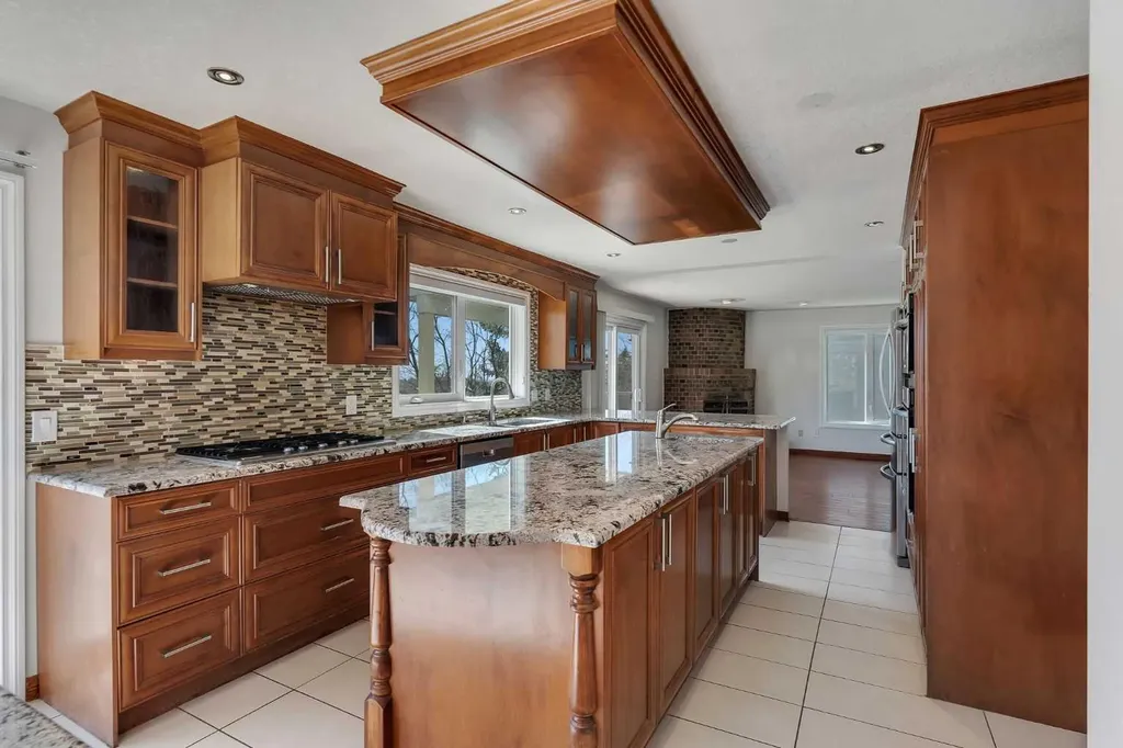 4 Edgehill Crescent NW Calgary AB T3A 2X6