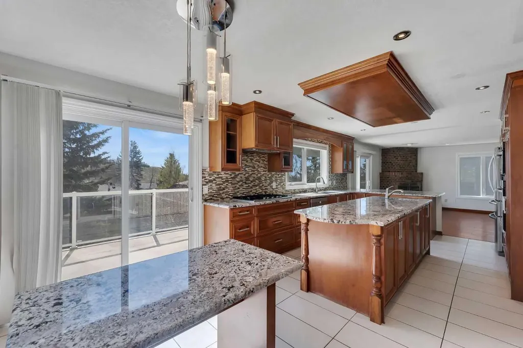 4 Edgehill Crescent NW Calgary AB T3A 2X6