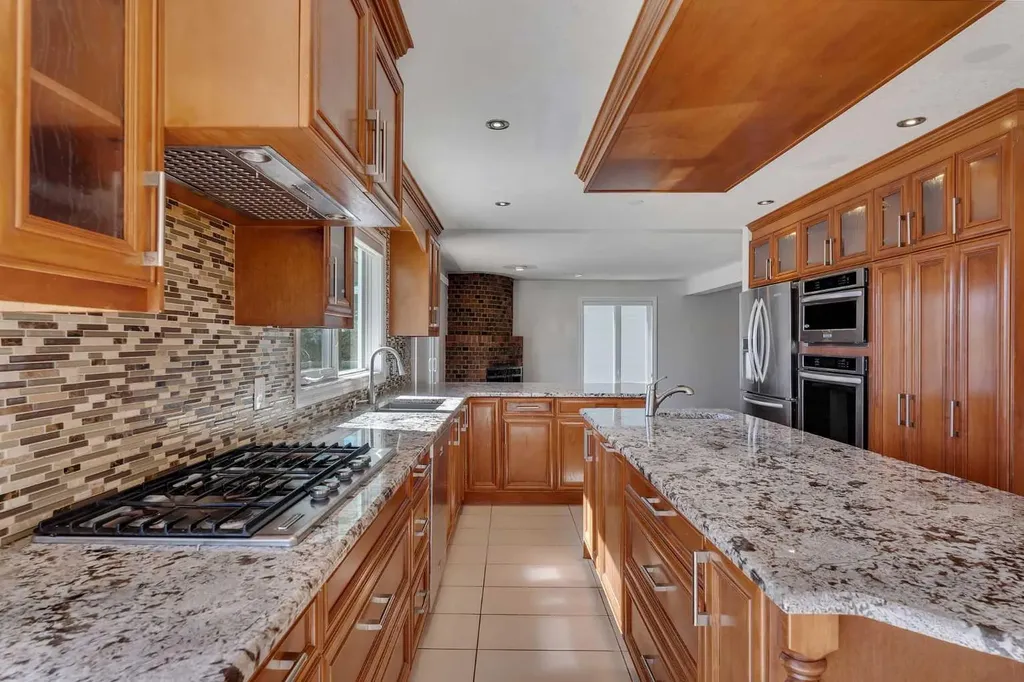 4 Edgehill Crescent NW Calgary AB T3A 2X6