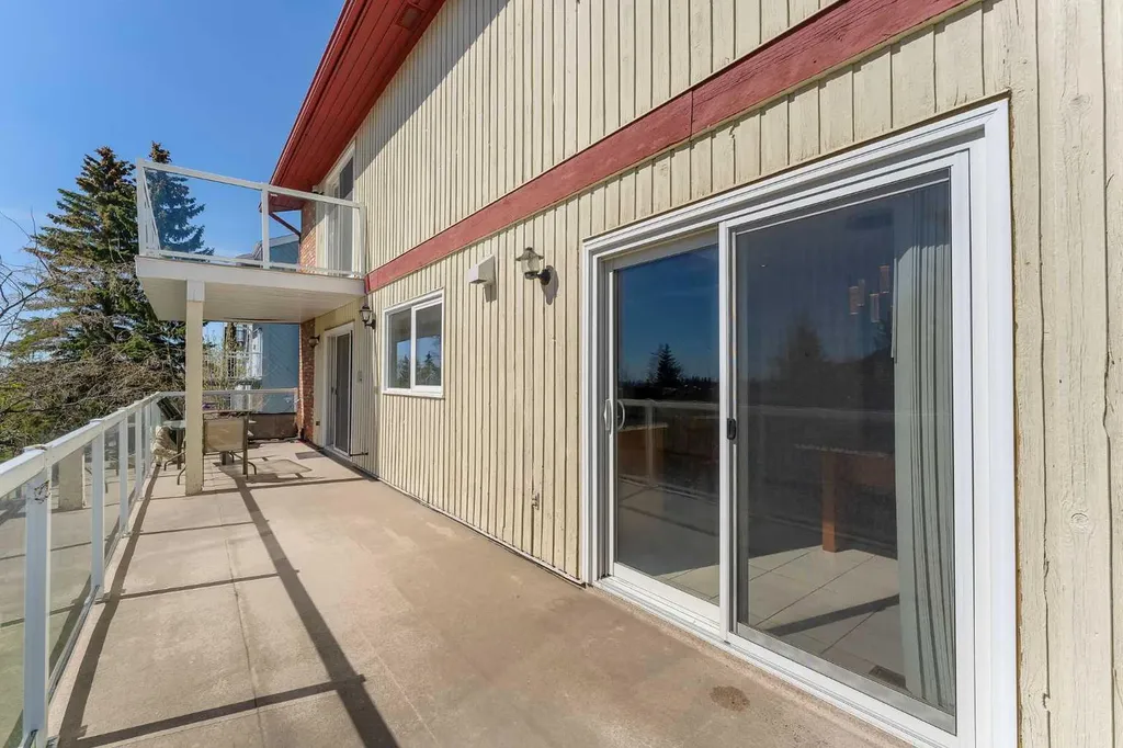 4 Edgehill Crescent NW Calgary AB T3A 2X6