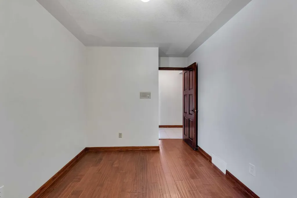 4 Edgehill Crescent NW Calgary AB T3A 2X6