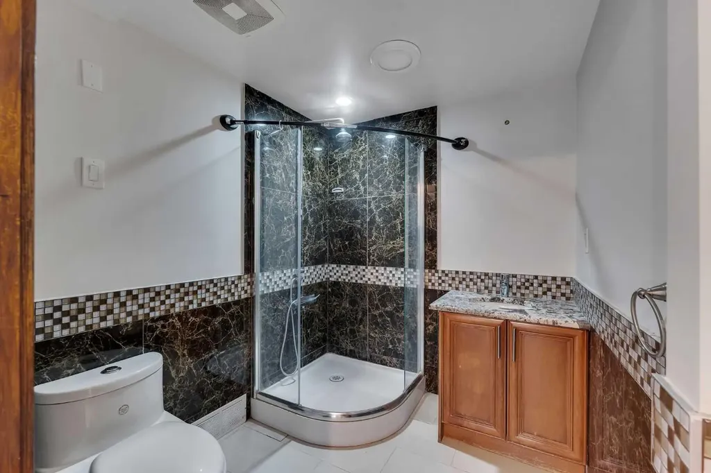 4 Edgehill Crescent NW Calgary AB T3A 2X6
