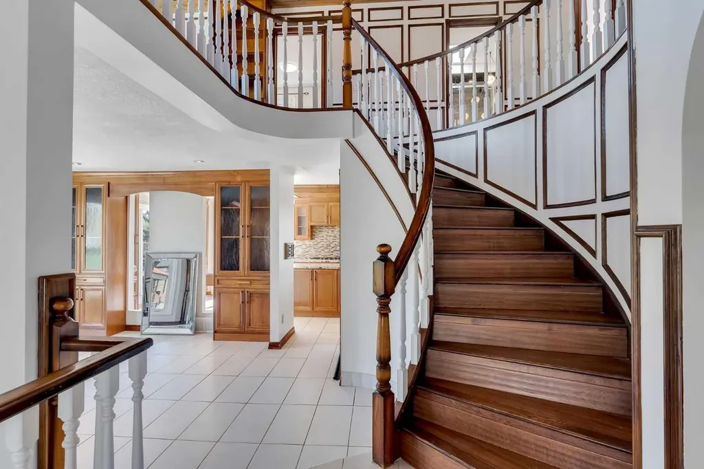 4 Edgehill Crescent NW Calgary AB T3A 2X6
