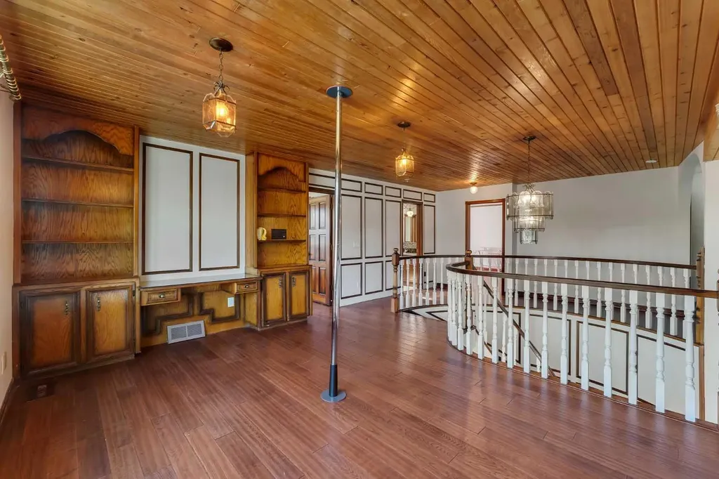 4 Edgehill Crescent NW Calgary AB T3A 2X6