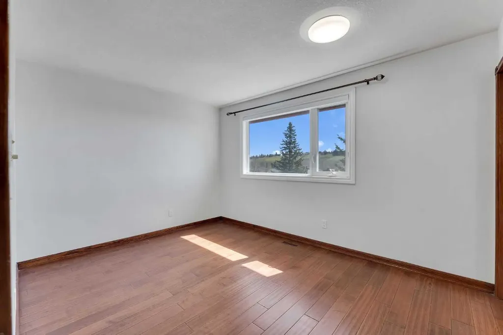 4 Edgehill Crescent NW Calgary AB T3A 2X6