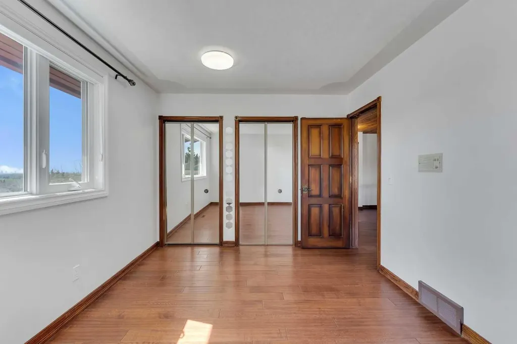 4 Edgehill Crescent NW Calgary AB T3A 2X6