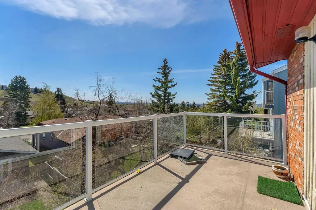 4 Edgehill Crescent NW Calgary AB T3A 2X6