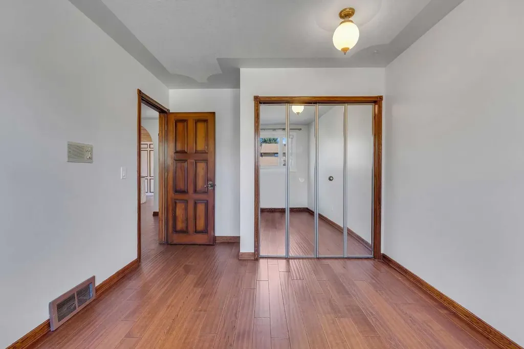 4 Edgehill Crescent NW Calgary AB T3A 2X6