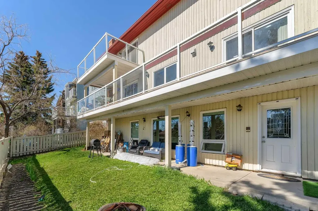4 Edgehill Crescent NW Calgary AB T3A 2X6