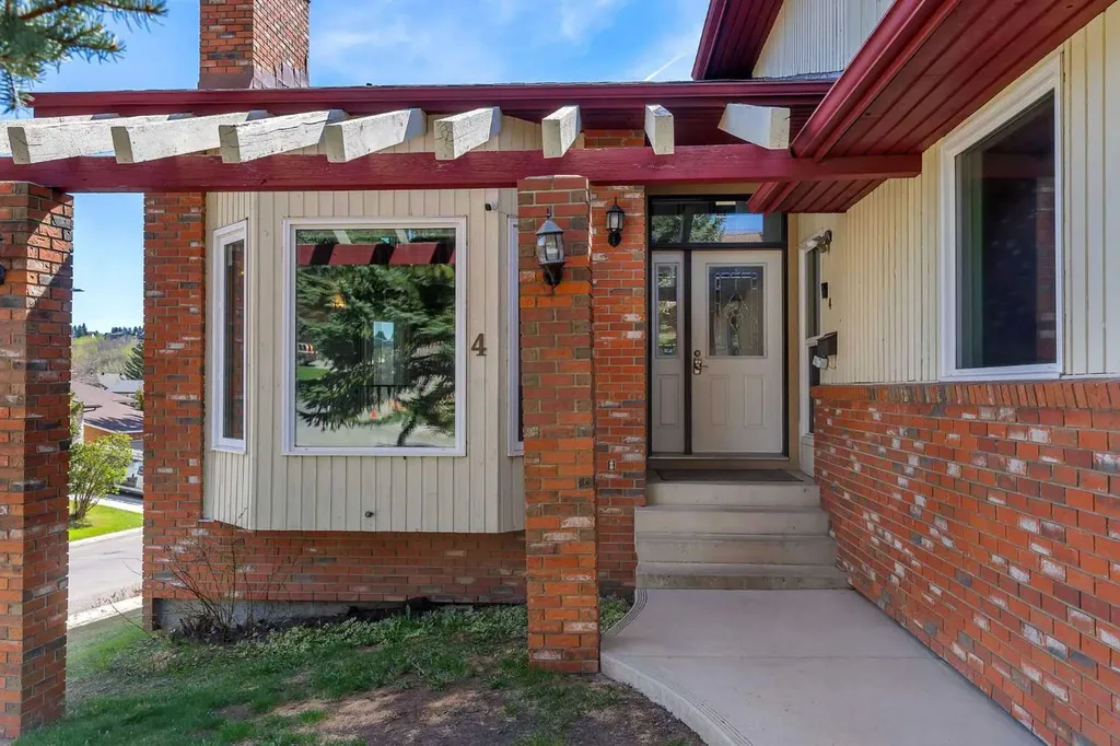 4 Edgehill Crescent NW Calgary AB T3A 2X6