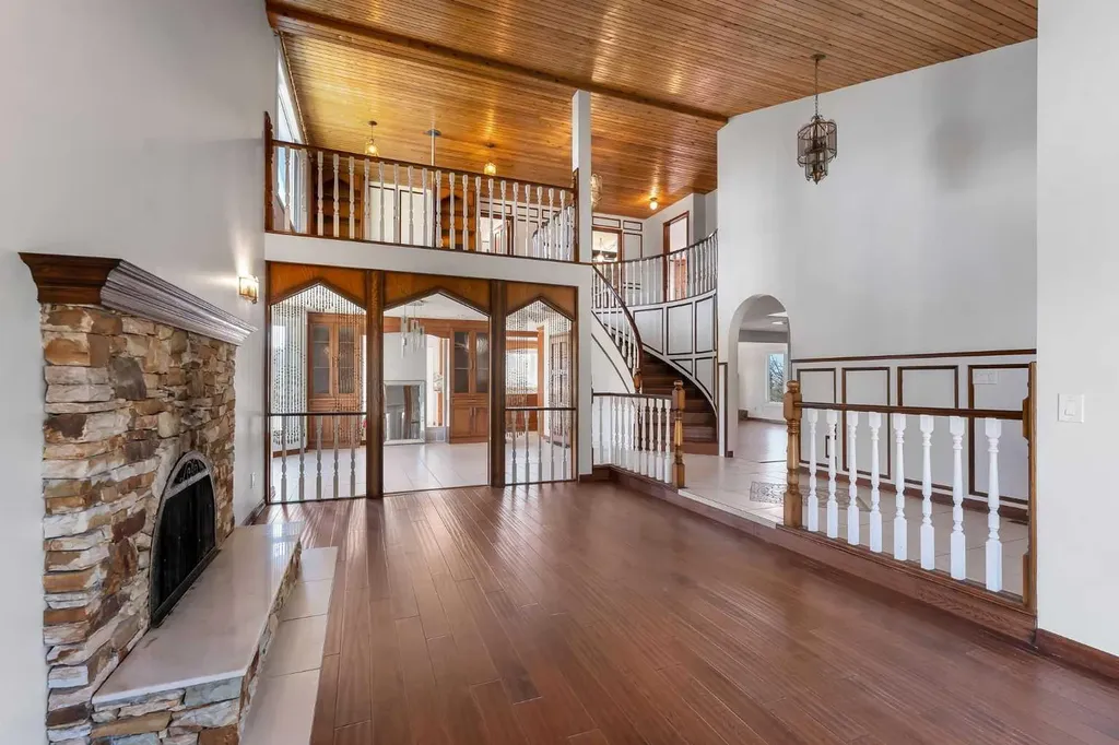 4 Edgehill Crescent NW Calgary AB T3A 2X6