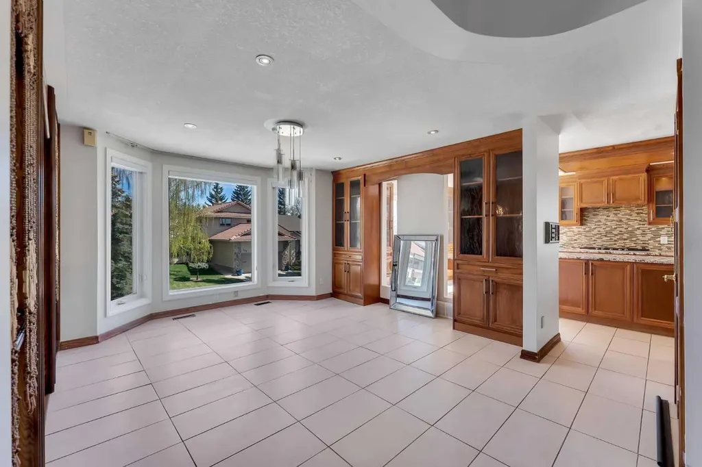 4 Edgehill Crescent NW Calgary AB T3A 2X6