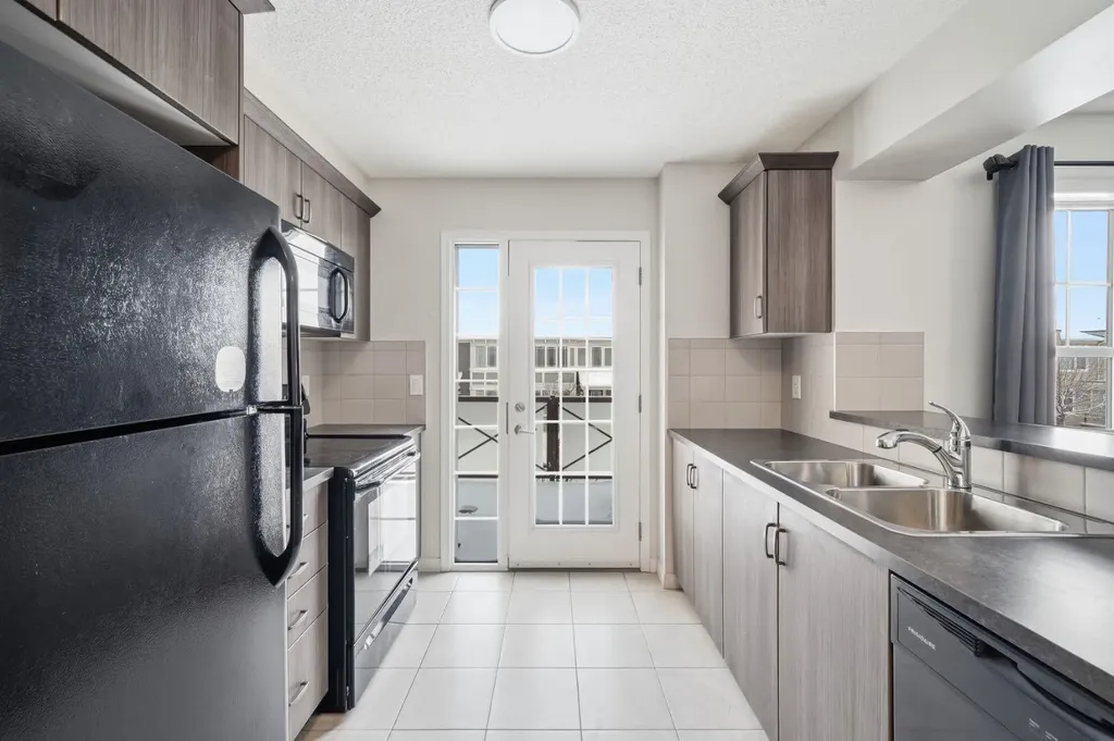 11 Windford Crescent SW Airdrie AB T4B 4A4