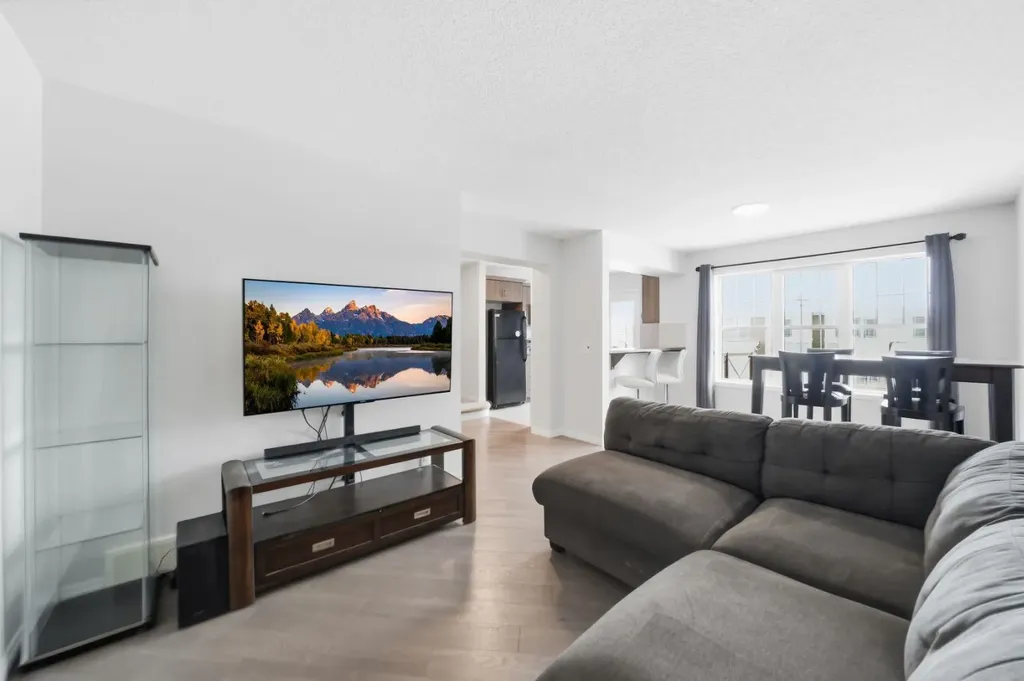 11 Windford Crescent SW Airdrie AB T4B 4A4