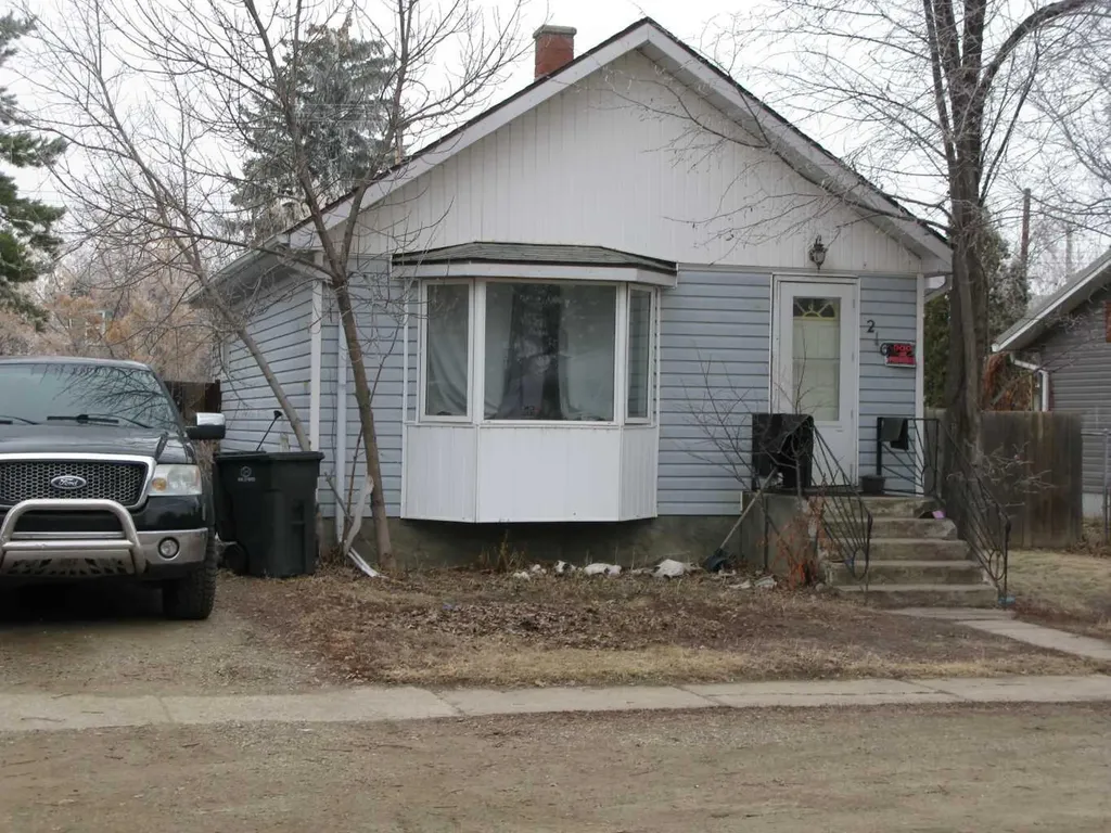 216 1 Street E Duchess AB T0J 0Z0