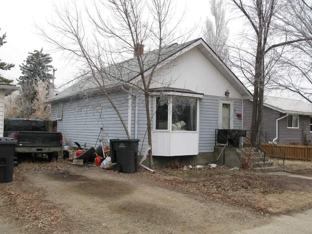 216 1 Street E Duchess AB T0J 0Z0