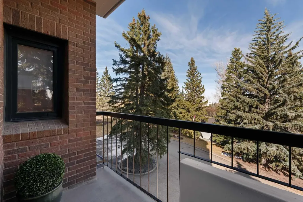 222 Eagle Ridge Drive SW Calgary AB T2V 2V7