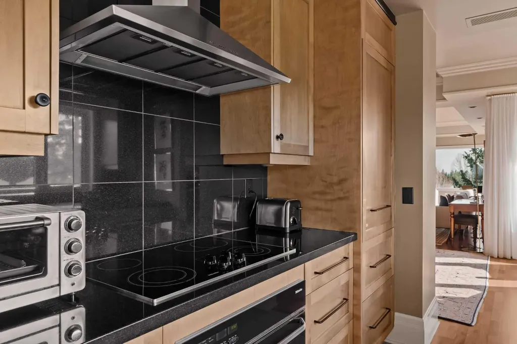 222 Eagle Ridge Drive SW Calgary AB T2V 2V7