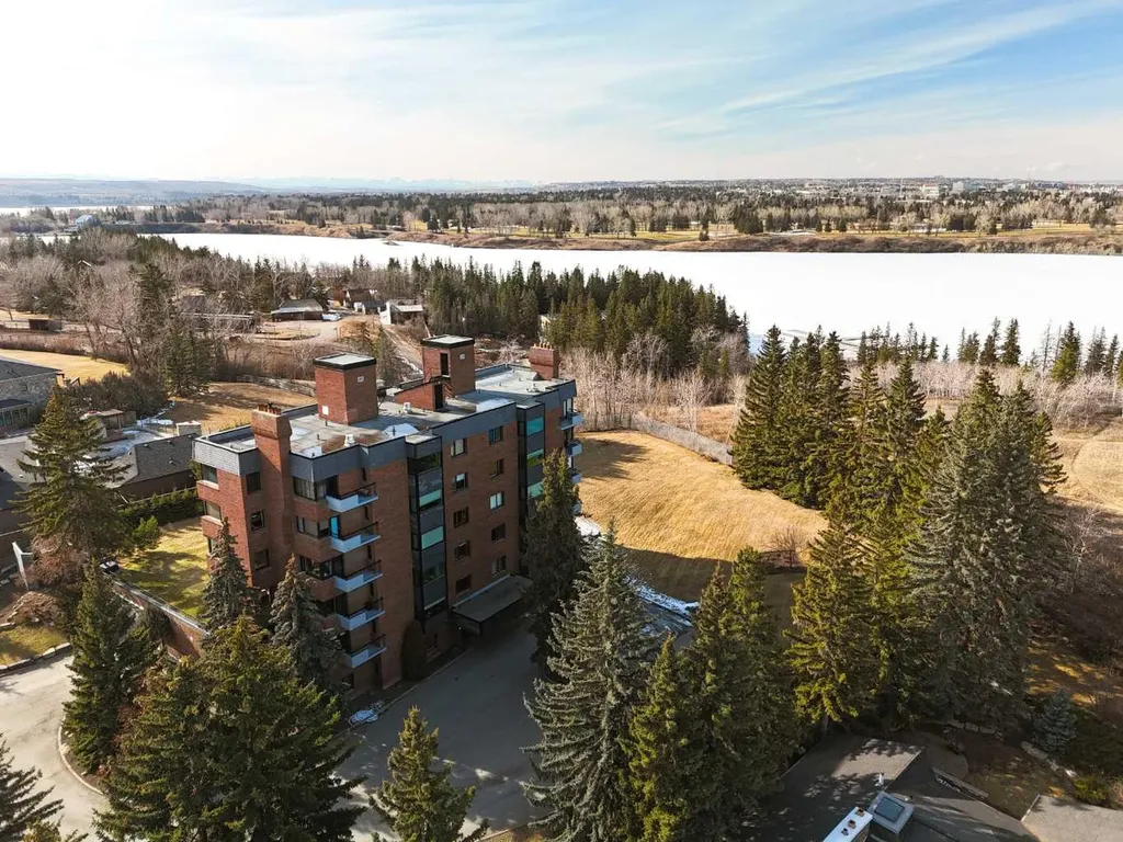 222 Eagle Ridge Drive SW Calgary AB T2V 2V7