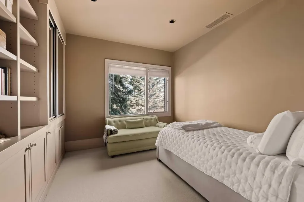 222 Eagle Ridge Drive SW Calgary AB T2V 2V7