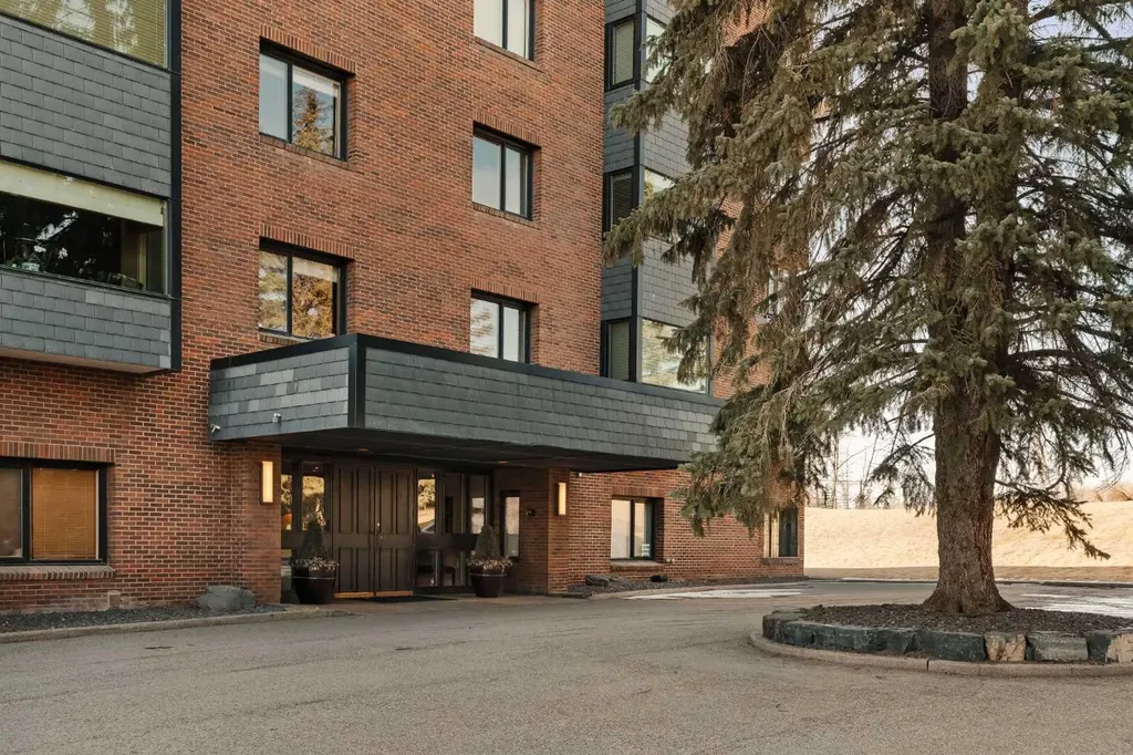 222 Eagle Ridge Drive SW Calgary AB T2V 2V7