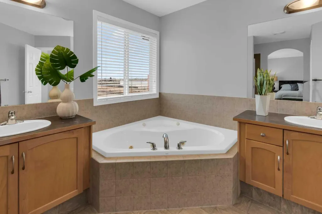 224 Morningside Green SW Airdrie AB T4B 3M4