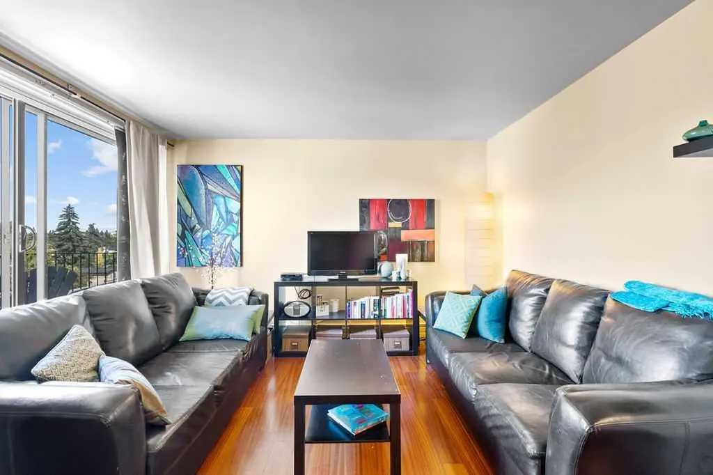 1811 18a Street SW Calgary AB T2T 4W1