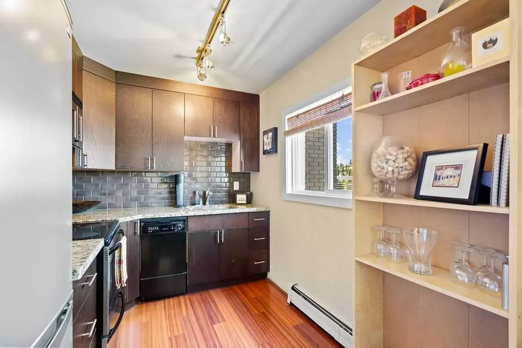 1811 18a Street SW Calgary AB T2T 4W1