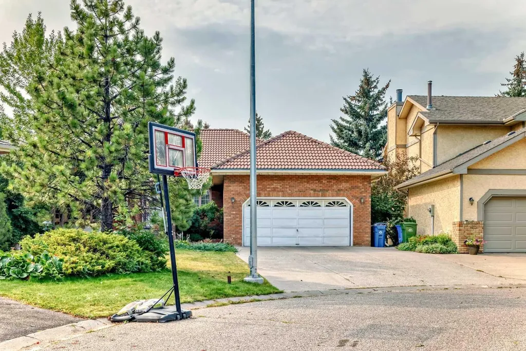 131 Varsity Estates Terrace NW Calgary AB T3B 5J6