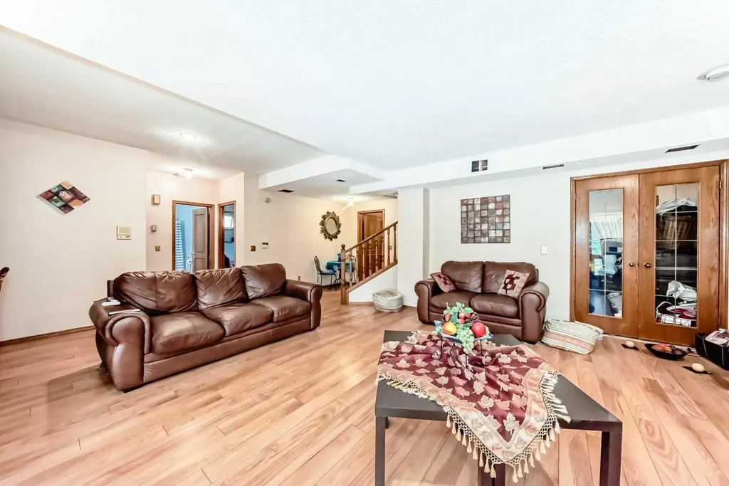 131 Varsity Estates Terrace NW Calgary AB T3B 5J6