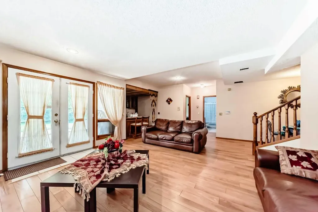 131 Varsity Estates Terrace NW Calgary AB T3B 5J6