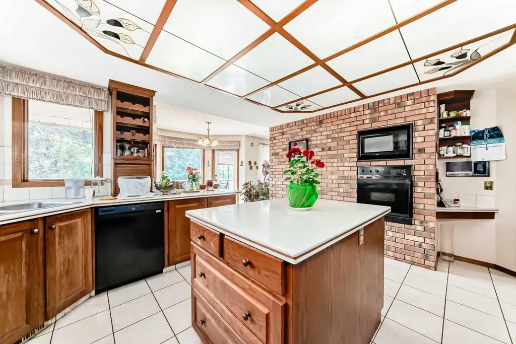 131 Varsity Estates Terrace NW Calgary AB T3B 5J6
