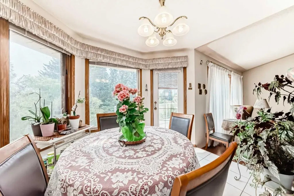 131 Varsity Estates Terrace NW Calgary AB T3B 5J6