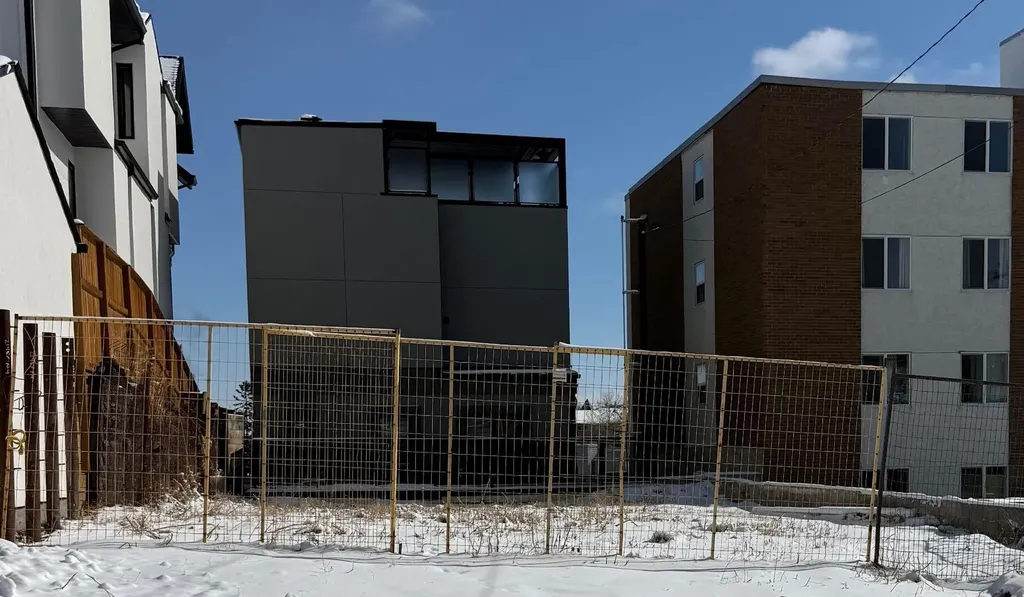 2310 17 Street SW Calgary AB T2T 4M6