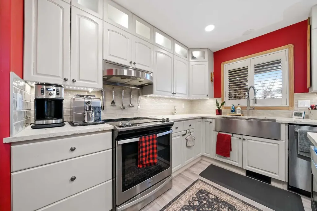 12 Sunrise Court SW Medicine Hat AB T1B 4N5