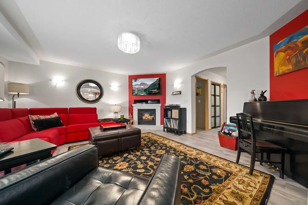 12 Sunrise Court SW Medicine Hat AB T1B 4N5