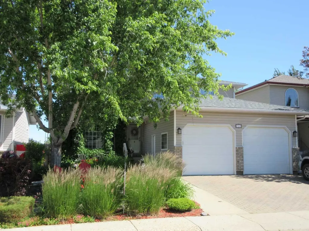 12 Sunrise Court SW Medicine Hat AB T1B 4N5
