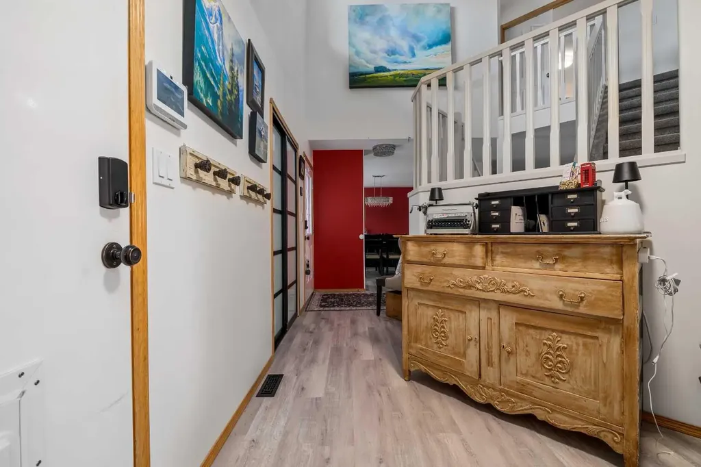 12 Sunrise Court SW Medicine Hat AB T1B 4N5