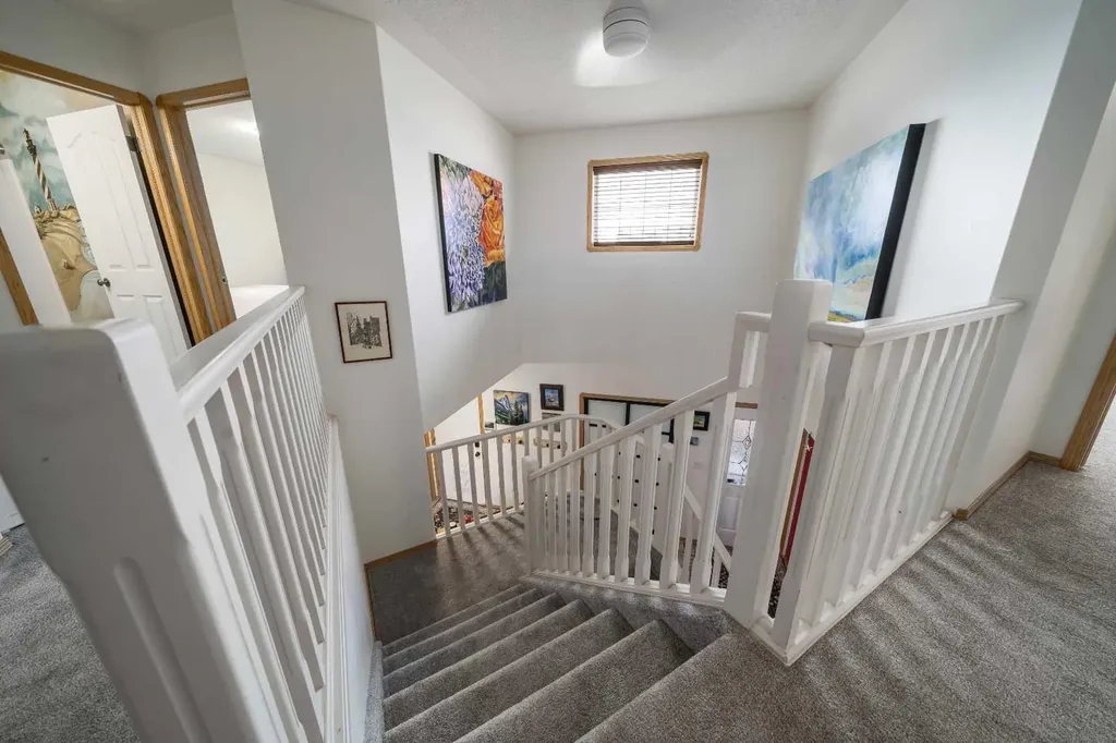 12 Sunrise Court SW Medicine Hat AB T1B 4N5