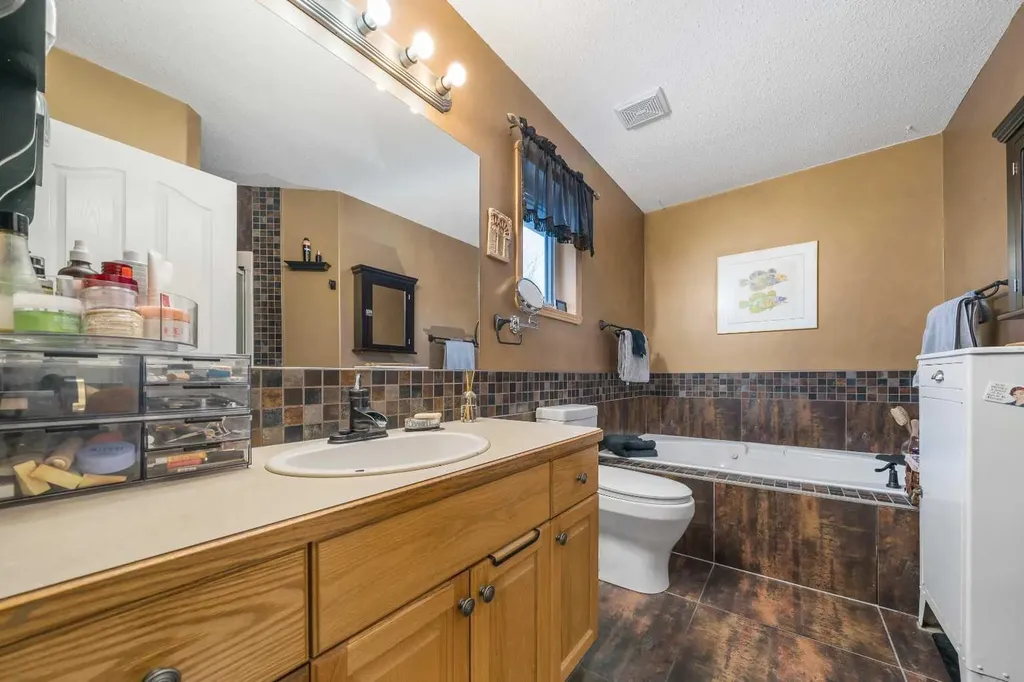 12 Sunrise Court SW Medicine Hat AB T1B 4N5
