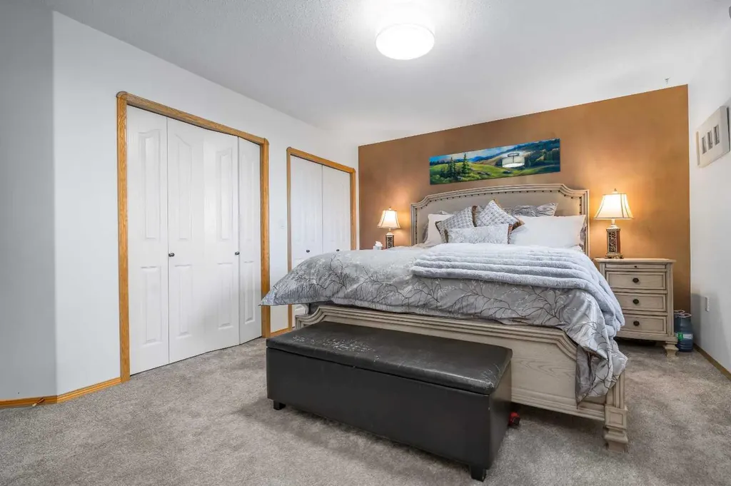 12 Sunrise Court SW Medicine Hat AB T1B 4N5