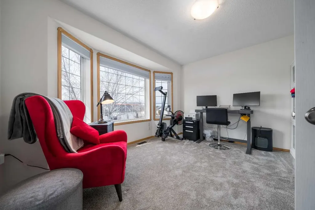 12 Sunrise Court SW Medicine Hat AB T1B 4N5