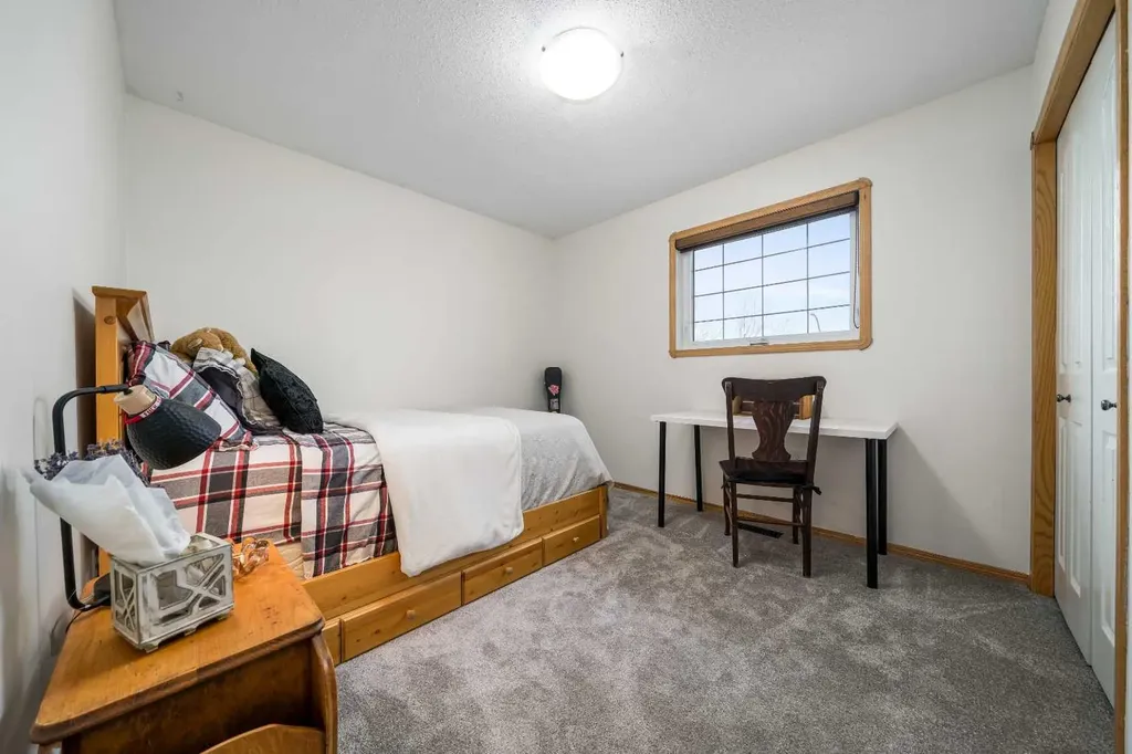 12 Sunrise Court SW Medicine Hat AB T1B 4N5